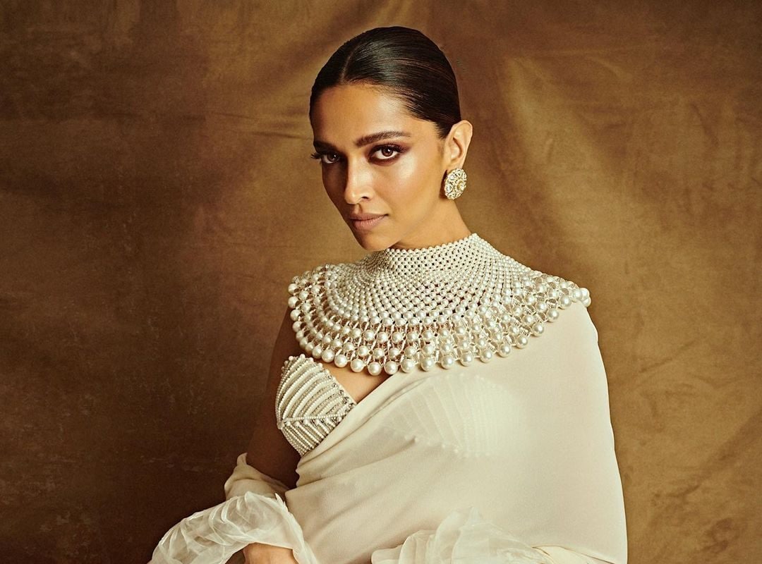 Deepika Padukones Handembroidered Statement Collar Made From 1200 Pearls  And 200 Crystals  News18