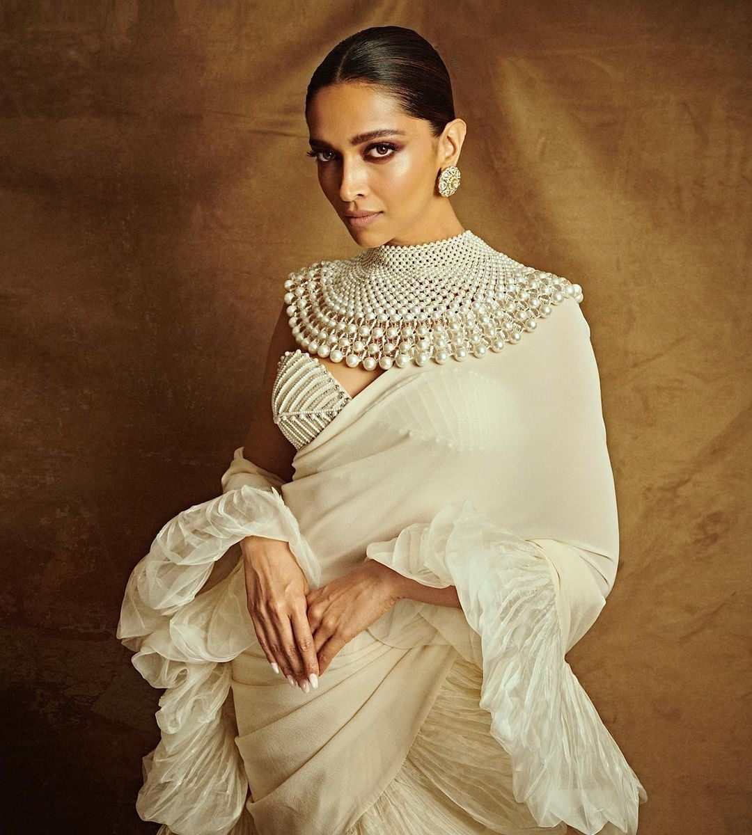 Deepika Padukones Handembroidered Statement Collar Made From 1200 Pearls  And 200 Crystals  News18