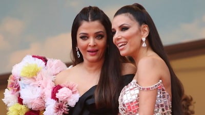 Aishwarya Rai with Eva Longoria attended the premiere of Top Gun: Maverick at Cannes Film Festival 2022. (Pic: AP)