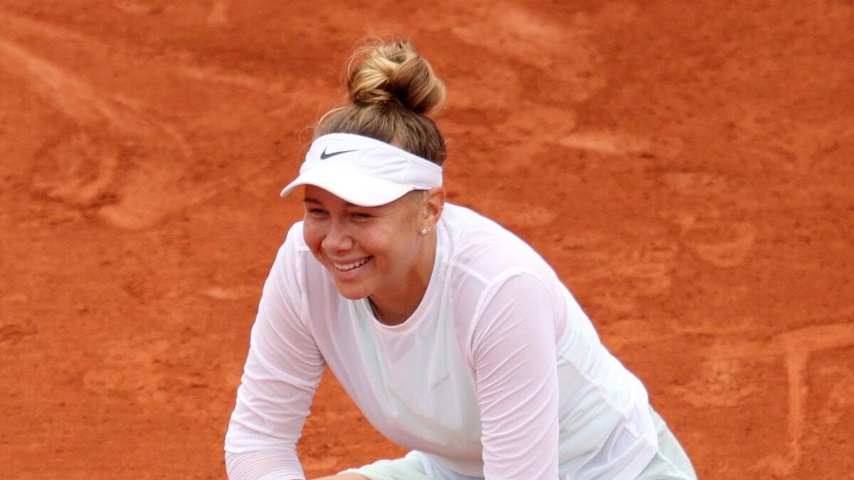 French Open: Amanda Anisimova Through to Fourth Round as Karolina Muchova Retires with Ankle Injury