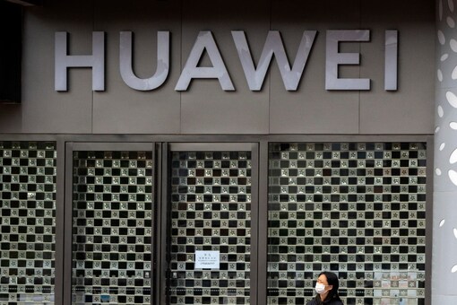 ˭ԧ˹ҡҡԹҹҹ Huawei 㹡اѡ Ȩչ (ҾФ͸ԺҾ: AP Photos)
