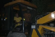 Delhi Crane Operator Hailed as Hero After Saving Over 50 People During Mundka Fire