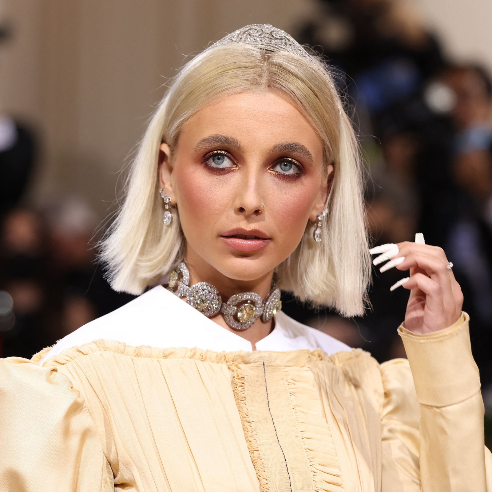 🦋 on X: So i just found out emma chamberlain wore the maharaja of  patiala's necklace at the met gala… this is wayyy worse than kim wearing  marilyn monroe's dress. It has