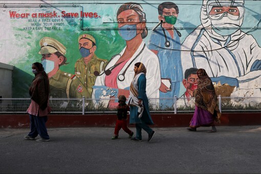 In an exclusive conversation with News18, Dr NK Arora, head of the National Technical Advisory Group of Immunisation, said India needs to watch the behaviour of new variants BA.4 and BA.5 more closely for the coming months. (Reuters File)