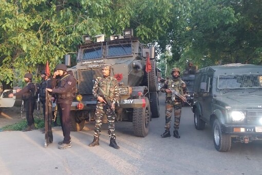 The Dooru area of Anantnag where the encounter took place is very close to the Jammu-Srinagar National Highway. Pic/News18
