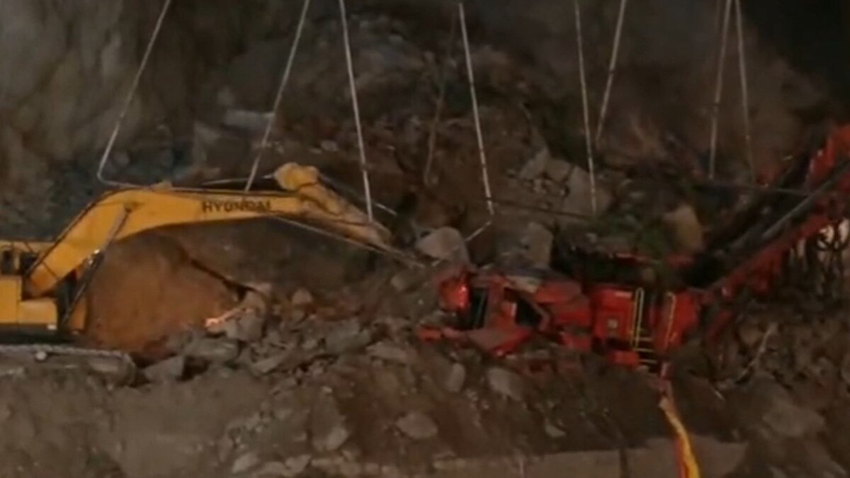 JK Tunnel Collapse One Body Recovered, Around 9 Labourers Still
