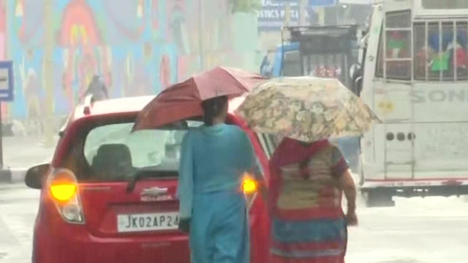 Weather LIVE Updates: Rains Lash Parts of Odisha, T’gana, Chandigarh as Heatwave Recedes in India; Dust Storm Forecast in Delhi