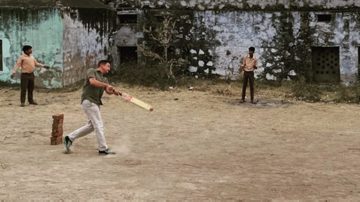 Avengers Star Jeremy Renner Plays Gully Cricket In Rajasthan, Enjoys Butter Chicken