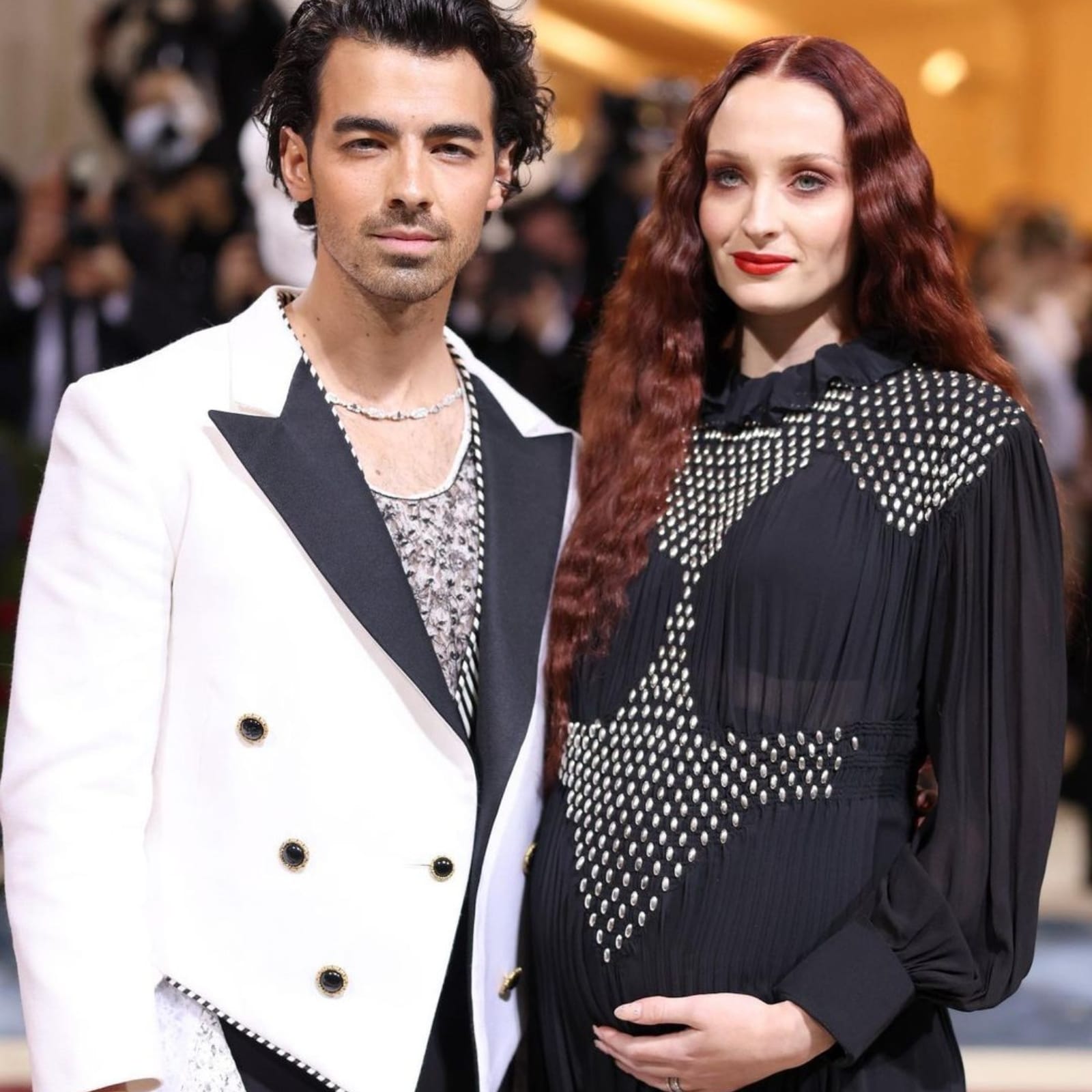 Met Gala photos reveal Joe Jonas and Sophie Turner are clearly expecting –  97.9 WRMF