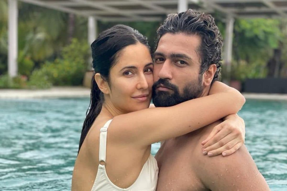 Have Mercy! Katrina Kaif and Vicky Kaushal Raise Temperatures With Their Sexy Pool
