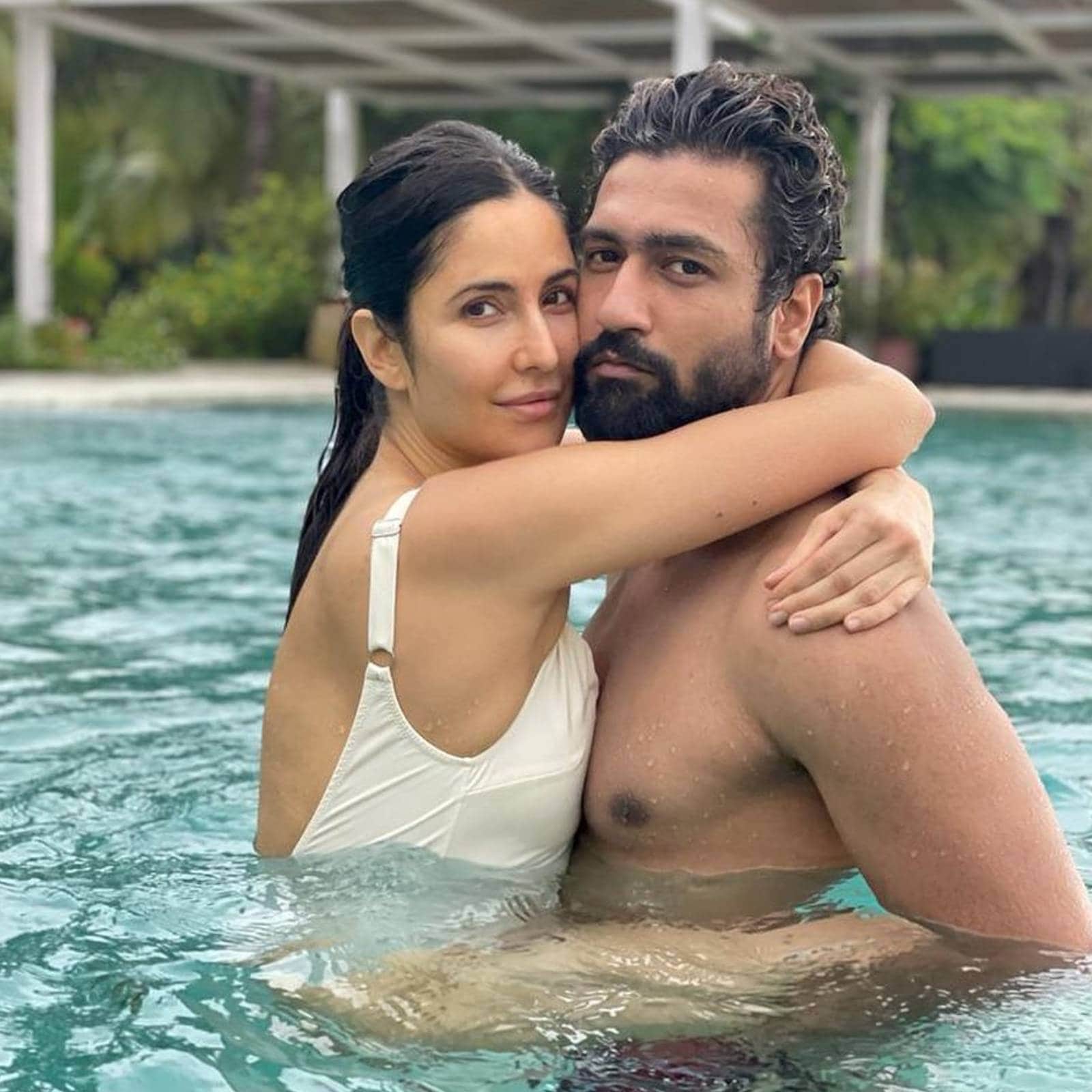 1600px x 1600px - Katrina Kaif Enjoys Pool Day With Hubby Vicky Kaushal, Check Out The Sexy  Couple's Adorable Moments - News18
