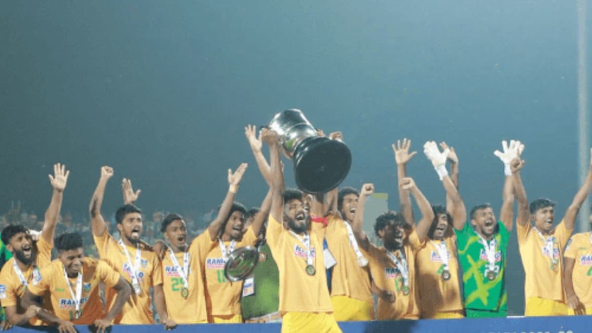 Kerala Govt Announces Rs 1.14 Crore Cash Award to State Football Team for Winning Santosh Trophy