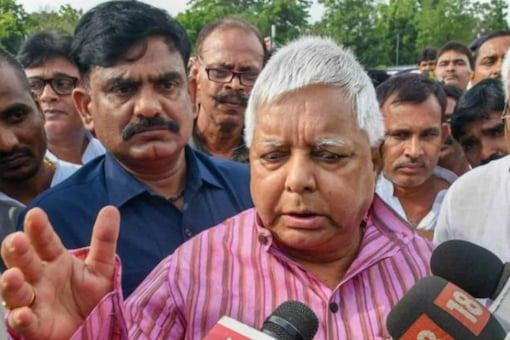 In new corruption case, CBI raids underway at properties linked to Lalu Prasad Yadav and his daughter. (File photo: News18)