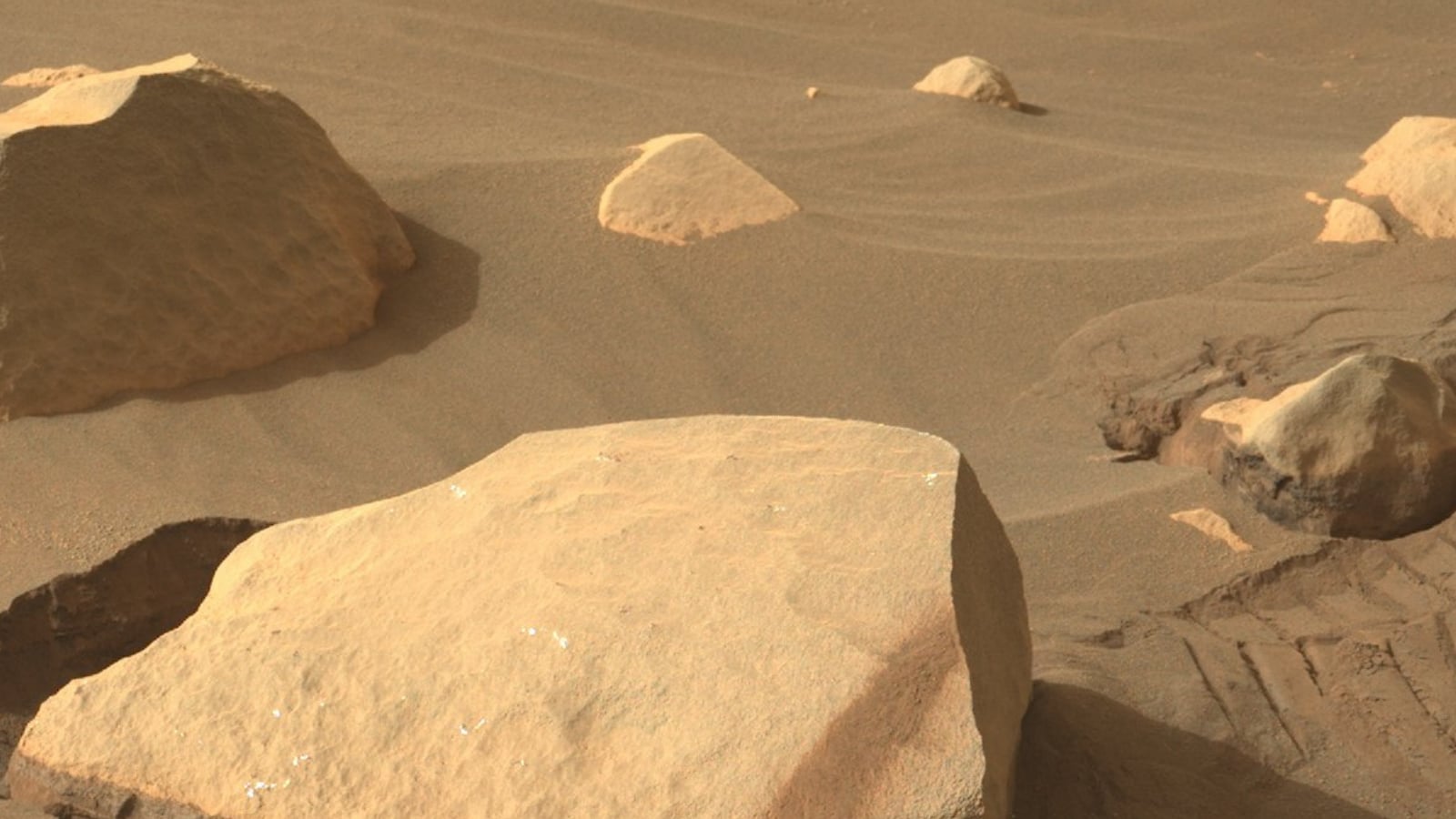 Científicos descubren roca similar a la Tierra en Marte en momento ‘Eureka’