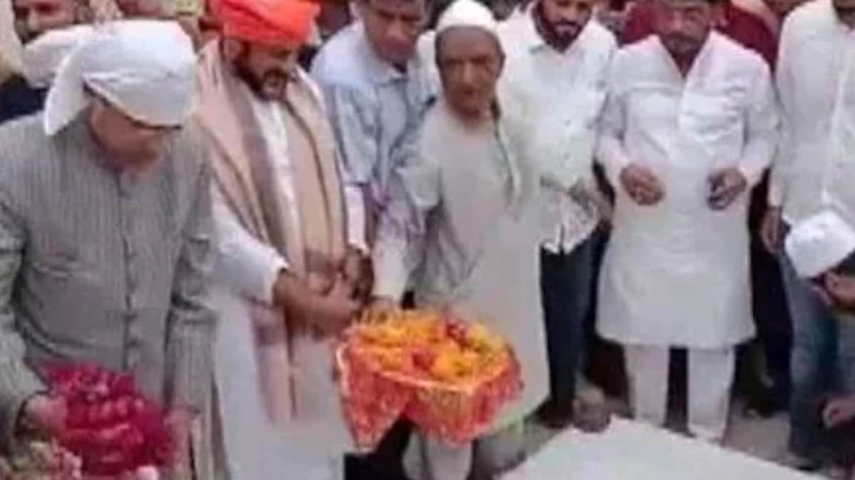 Agra Mayor Calls for Aurangzeb Plaques to be Removed after MNS Asks Maha CM to Demolish Tomb