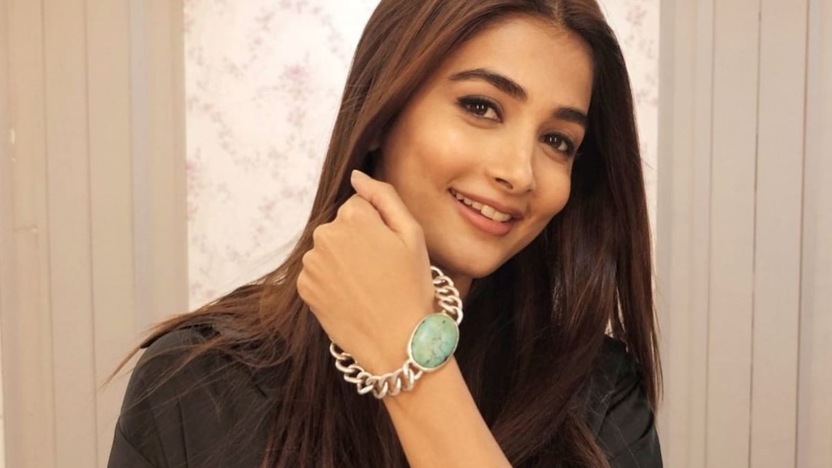 Kabhi Eid Kabhi Diwali: Pooja Hegde Starts Shooting for Salman Khan Co-starrer, Flaunts His Bracelet; See Pic