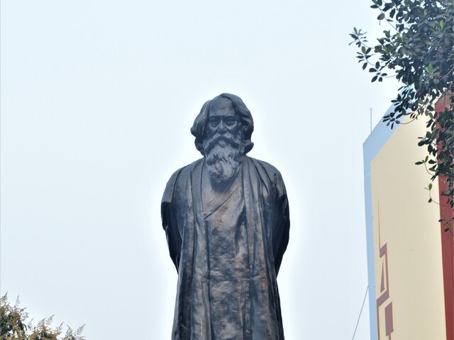 If Tagore was critical of the petitioning mentality of the moderate leadership, he was equally abhorred by the acts of violence of the revolutionaries, writes Chandrachur Ghose. Photo: Shutterstock