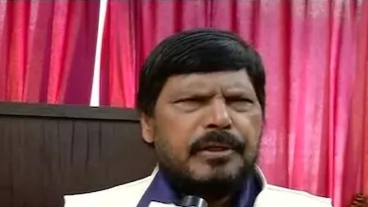 Raj Thackeray Won't Get Political Benefit from Loudspeaker Row, Says Athawale