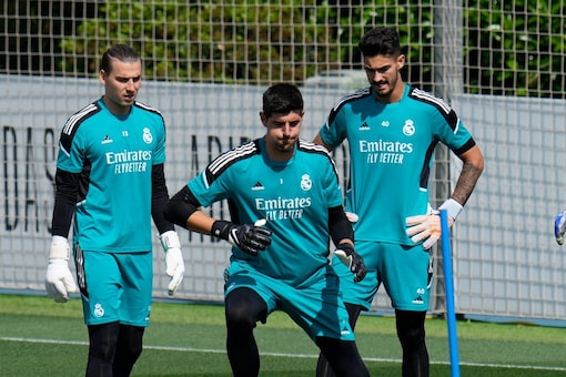 Real Madrid's goalkeeper Thibaut Courtois, 2nd left trains during a Media Opining day training session in Madrid, Spain, Tuesday, May 24, 2022. Real Madrid will play Liverpool in Saturday's Champions League final in Paris. (AP Photo/Manu Fernandez)