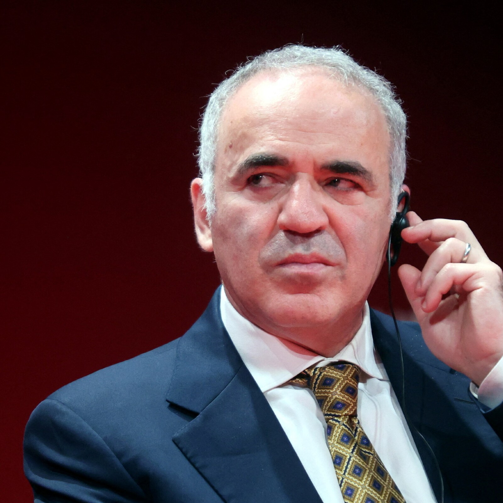 Russia adds Kasparov and Khodorkovsky to 'foreign agents' list