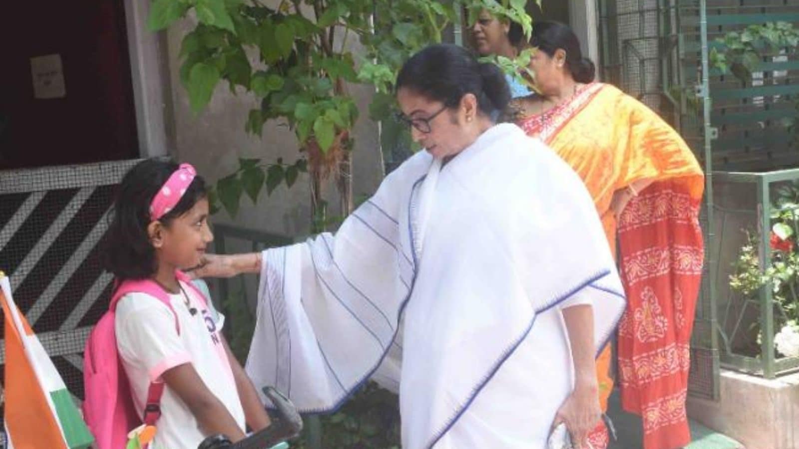 Class 2 Student Cycles From Malda to Kolkata to Thank CM Mamata Banerjee Class 2 Student Cycles From Malda to Kolkata to Thank CM Mamata Banerjee
