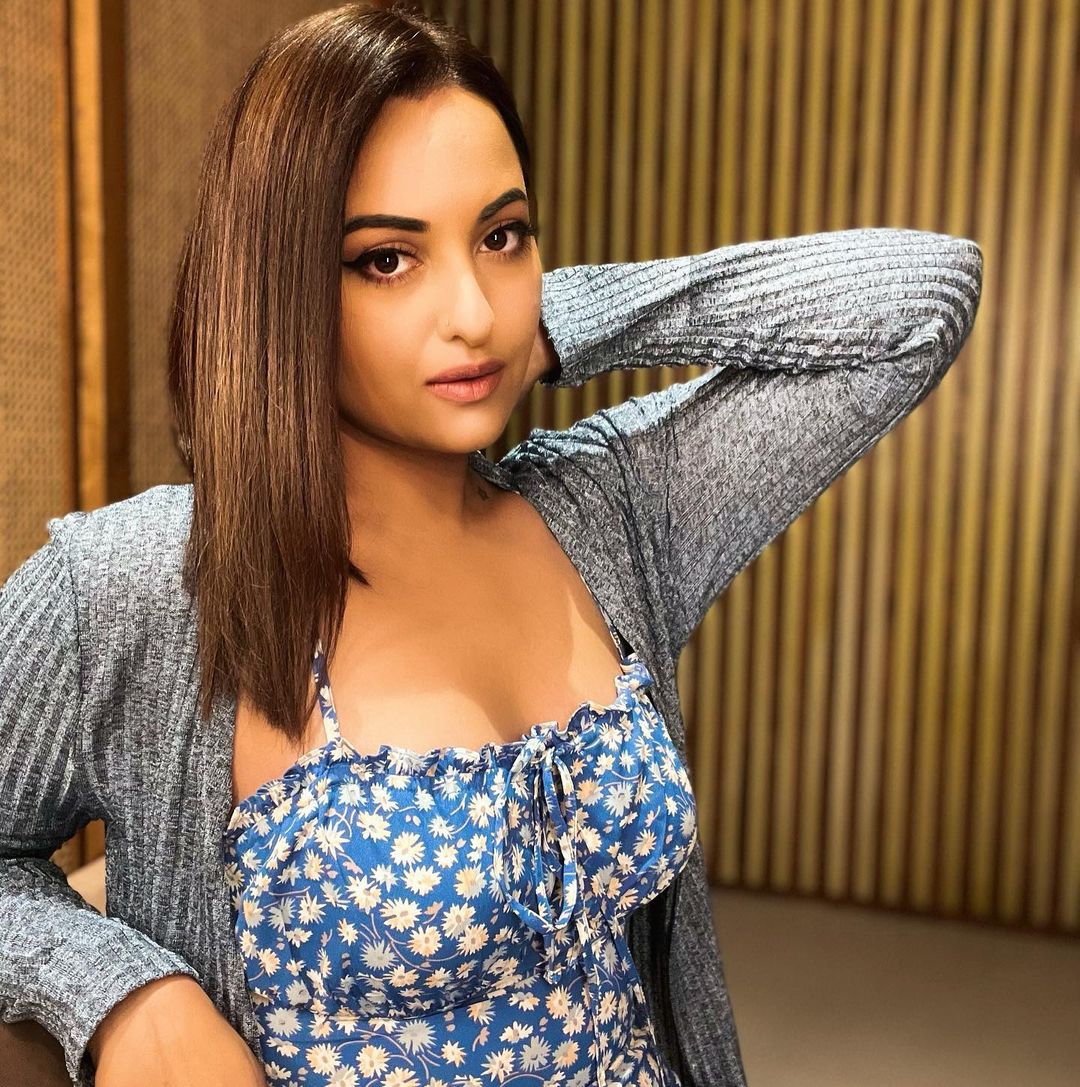 Sonakshi Sinha Looks Fabulous In Stylish Floral Outfits See The Divas Hottest Flower Power