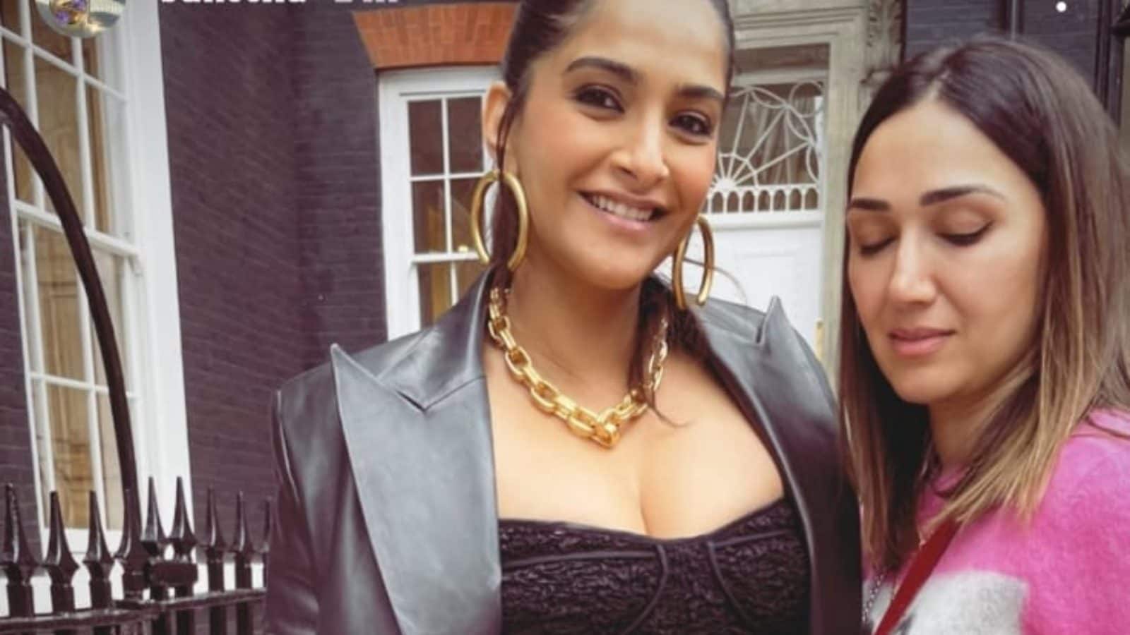 Sonam Kapoor Flaunts Baby Bump in Sizzling Black Dress, See Photo