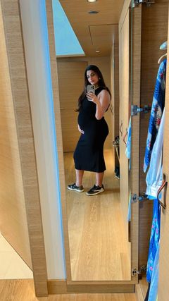 Sonam Kapoor flaunts baby bump in black dress