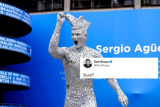 Toni Kroos ตอบโต้รูปปั้นของ Sergio Aguero