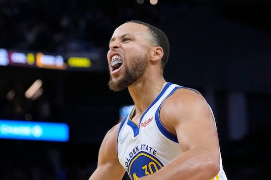 Golden State Warriors guard Stephen Curry (30) celebrate in the final minute against the Memphis Grizzlies during the second half of Game 4 of an NBA basketball Western Conference playoff semifinal in San Francisco, Monday, May 9, 2022. Warriors won 101-98. (AP Photo/Tony Avelar)