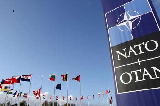 ٻ: ⺡͹͡ӹѡҹ˭ͧѹԵá͹ûЪѰաͧ NATO 㹡ا 21 Ҥ 2564 REUTERS / Pascal Rossignol / ٻҾ
