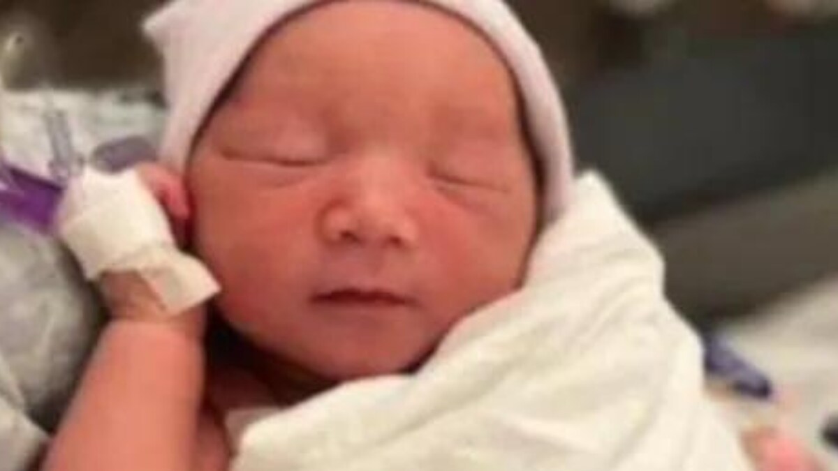 Baby Born Aboard Frontier Airlines Flight To Florida Named Sky News18