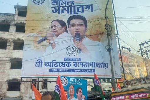 This is the first time that TMC MP Abhishek Banerjee will be addressing a  meeting at Haldia, which is considered a stronghold of BJP leader Suvendhu Adhikari. (Image: News18)