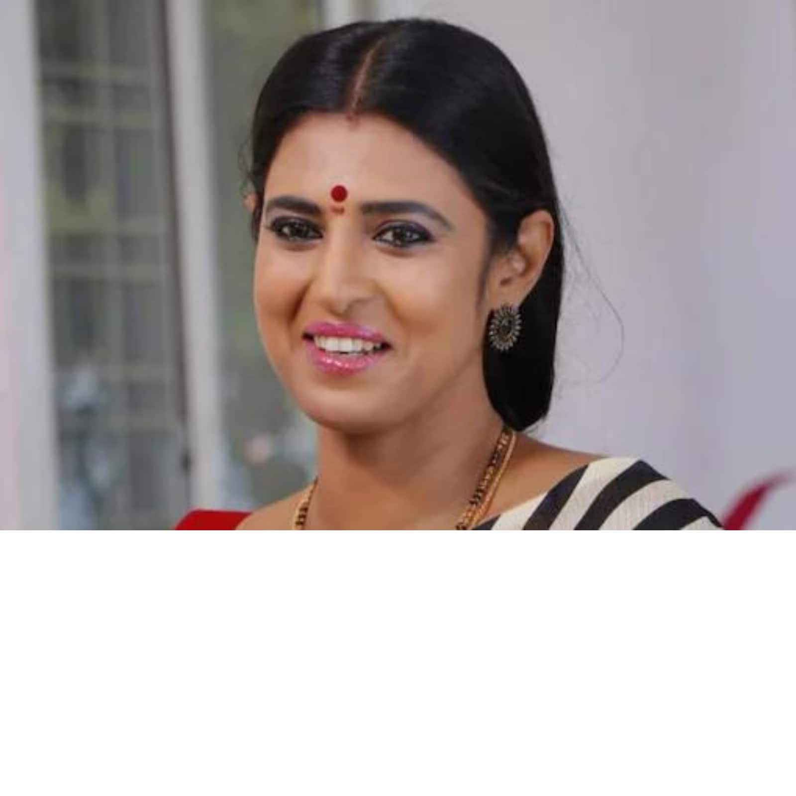 Tamil Actor Kasthuri Sex Videos - Intinti Gruhalakshmi Fame Kasthuri Shankar Appears as Chief Guest on  Sridevi Drama Company - News18