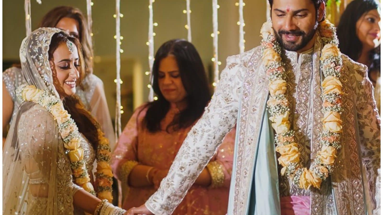 Varun Dhawan, Neetu Kapoor, Anil Kapoor Share Their Wedding Photos to Promote Jug Jugg Jeeyo