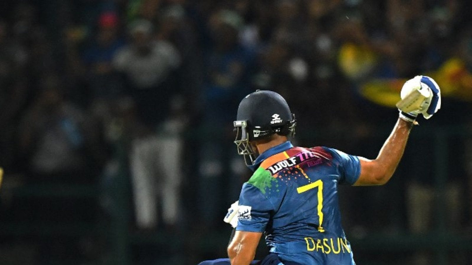 Sri Lanka skipper Dasun Shanaka in #T20WorldCup jersey! 😍 How do you rate  the two? 🏆️ #RoaringForGlory