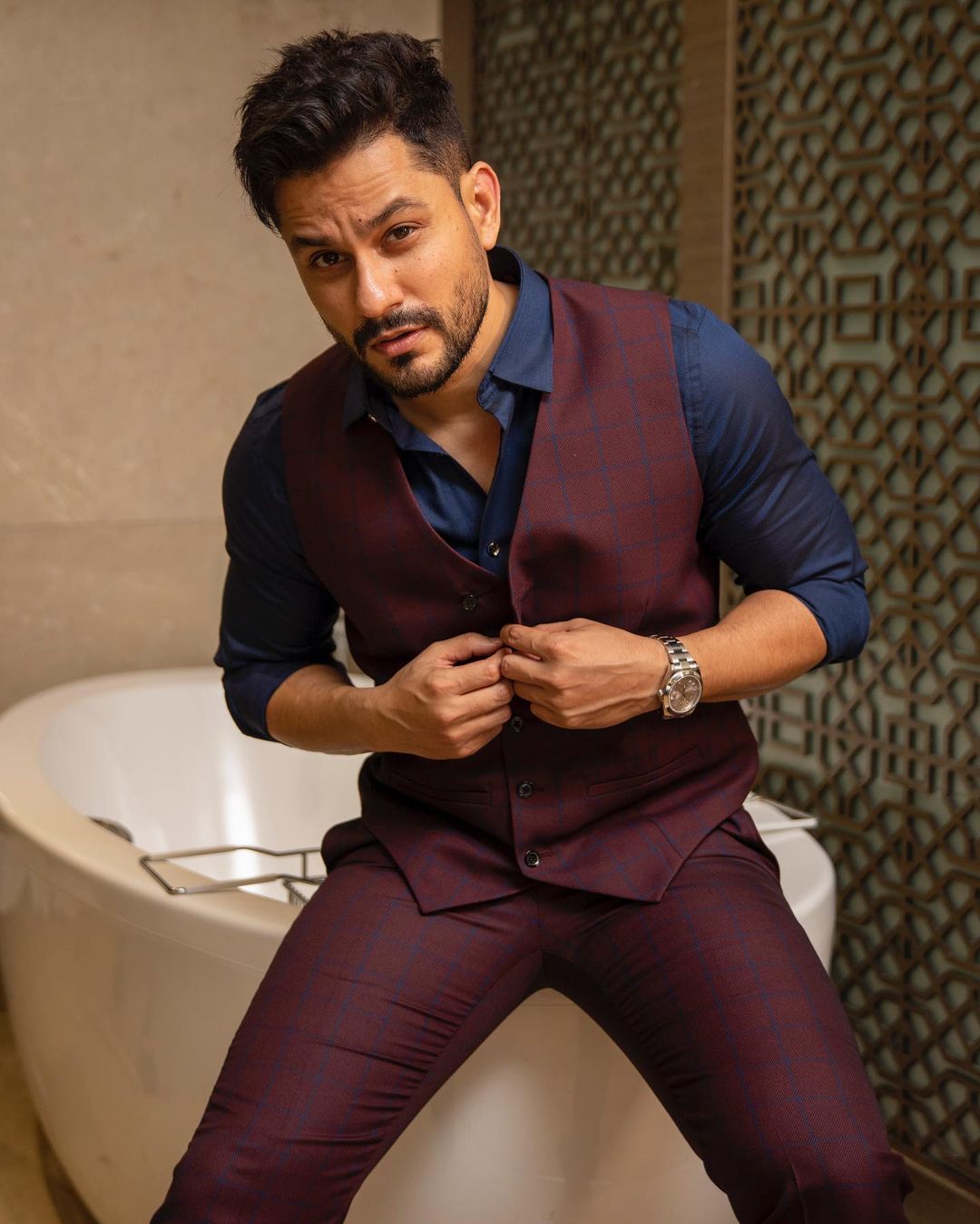 Kunal Kemmu looks dapper in a formal attire featuring a matching waistcoat and trousers paired with a blue shirt.