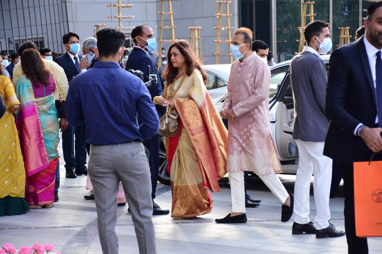 Tina Ambani and Anil Ambani at Radhika Merchant's Arangetram.  (Pic: Viral Bhayani)