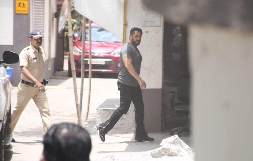 Salman Khan spotted outside his house a day after he and his father Salim Khan receive threat note Pic Viral Bhayani