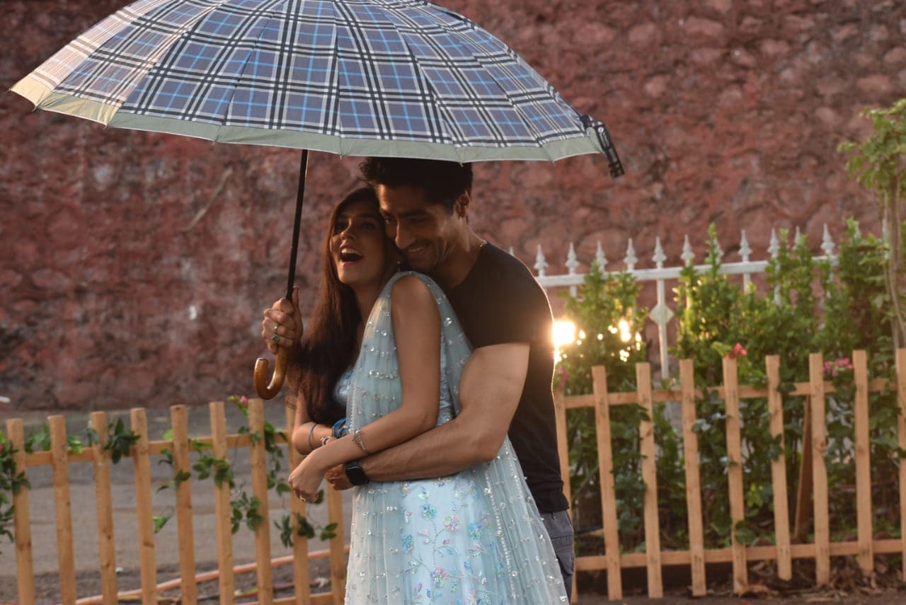 The BTS pictures from Akshara and Abhimanyu romance in rain are now going viral on social media (Photo: Team YRKKH)