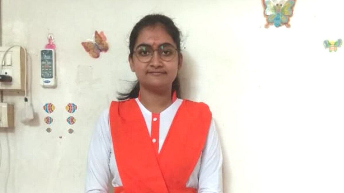 West Bengal 12th Topper Adhisha Debsarma Aims at Taking Both JEE & NEET, Wants to Serve People