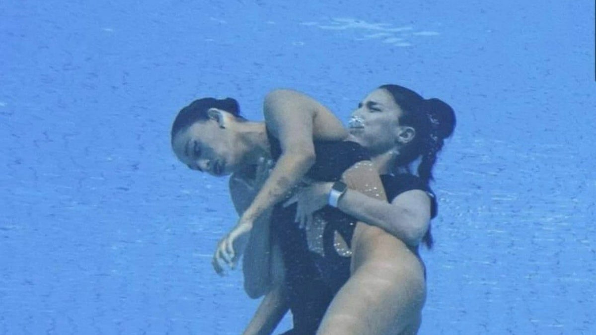 Anita Alvarez, U.S. artistic swimmer, OK after fainting in pool at