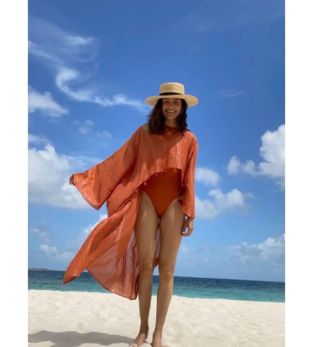 Anushka Sharma Clicks Her Own Photos in an Orange Monokini, Check Out How  Much it Costs - News18