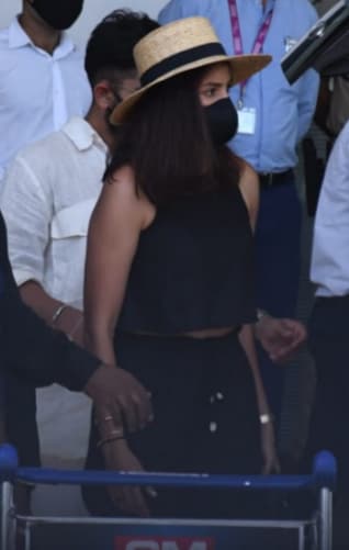 Anushka Sharma chose a black crop top with black trousers and paired it with a hat