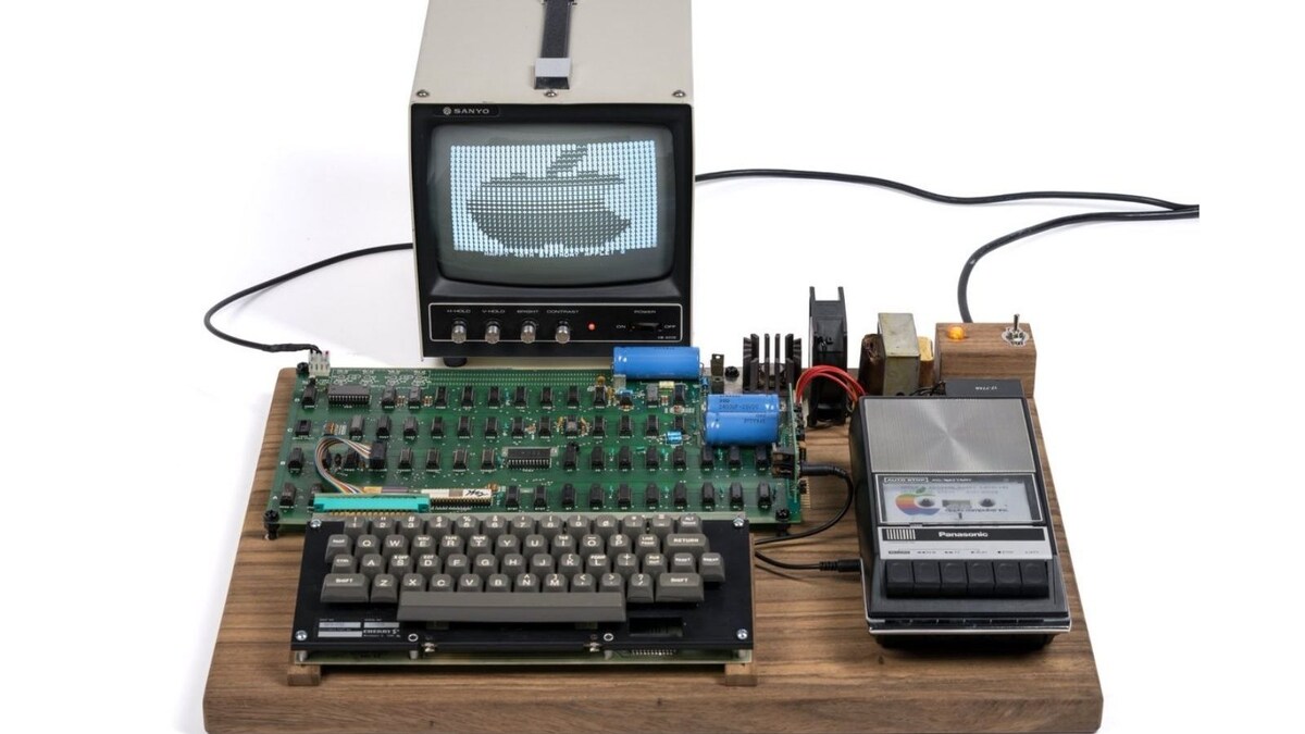 A Super-Rare Apple-1 Computer With Original Components And Wozniak's Signature Is Going Up For Auction