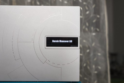 Asus ZenBook 14X OLED Space Edition Ҥ Rs 1,69,999 繵Թ  (ôԵٻҾ: News18/ Darab Mansoor Ali)