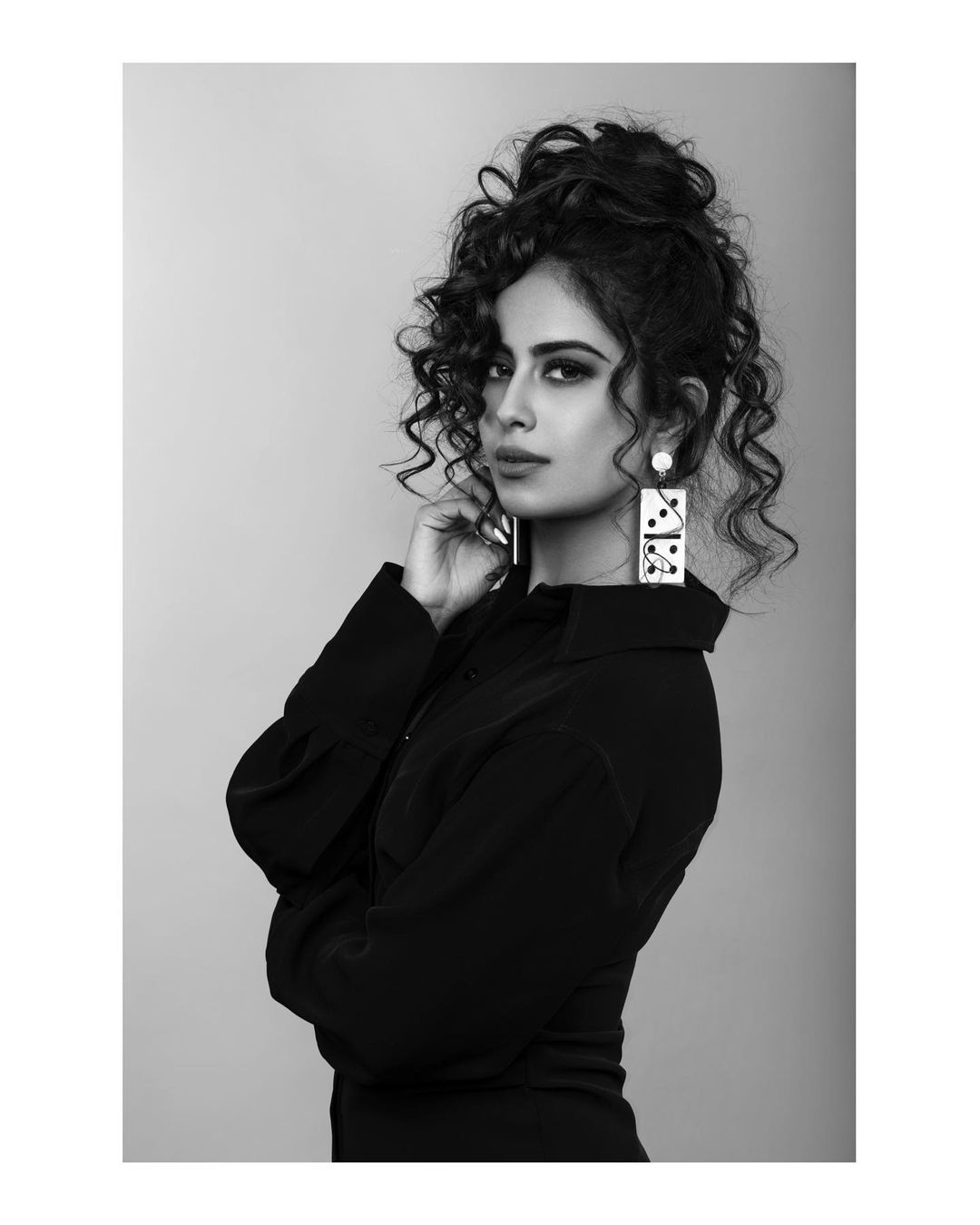 Avika Gor’s sizzling look in this photograph raised the temperature on Instagram. She looks stunning in black outfit. (Image: Instagram)