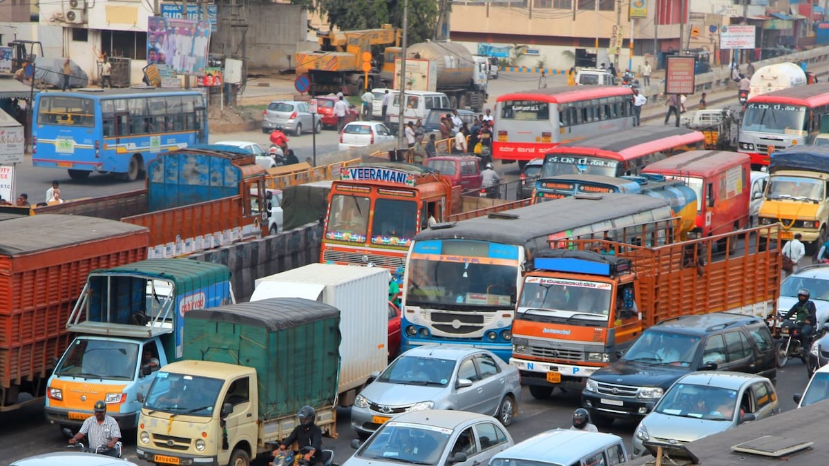 Traffic Diversions in Noida Due to Signature Bridge Work at Parthala