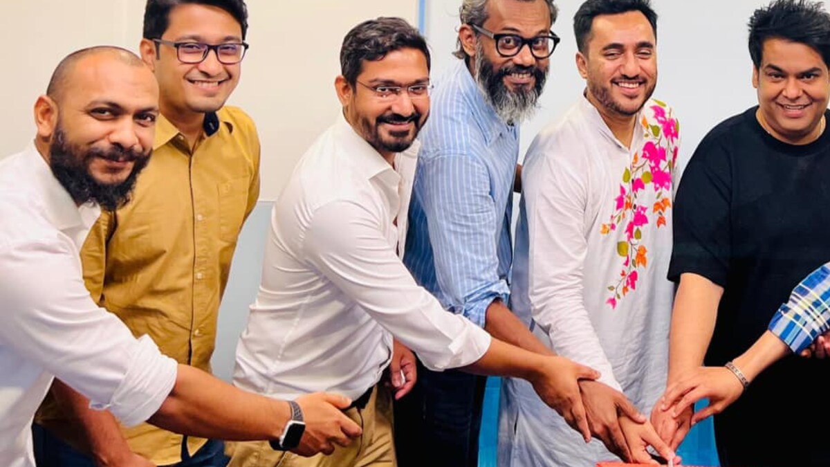 Remember Cakecutting Meme? The OGs Recreated it and Everyone Wants a