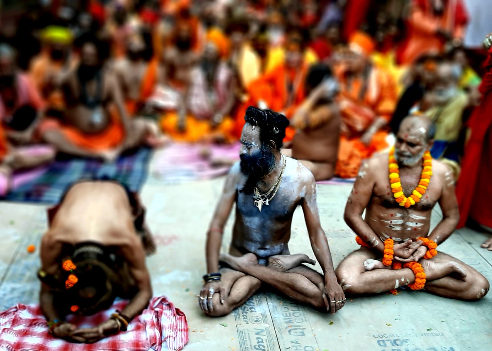 नागा साधुओं ने असम के कामाख्या मंदिर में 2 साल बाद अंबुबाची मेला रिटर्न के रूप में 108 योग मुद्राएं कीं नागा साधुओं ने असम के कामाख्या मंदिर में 2 साल बाद अंबुबाची मेला रिटर्न के रूप में 108 योग मुद्राएं कीं